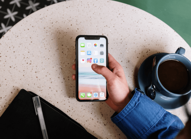 person using cel phone in a coffe shop